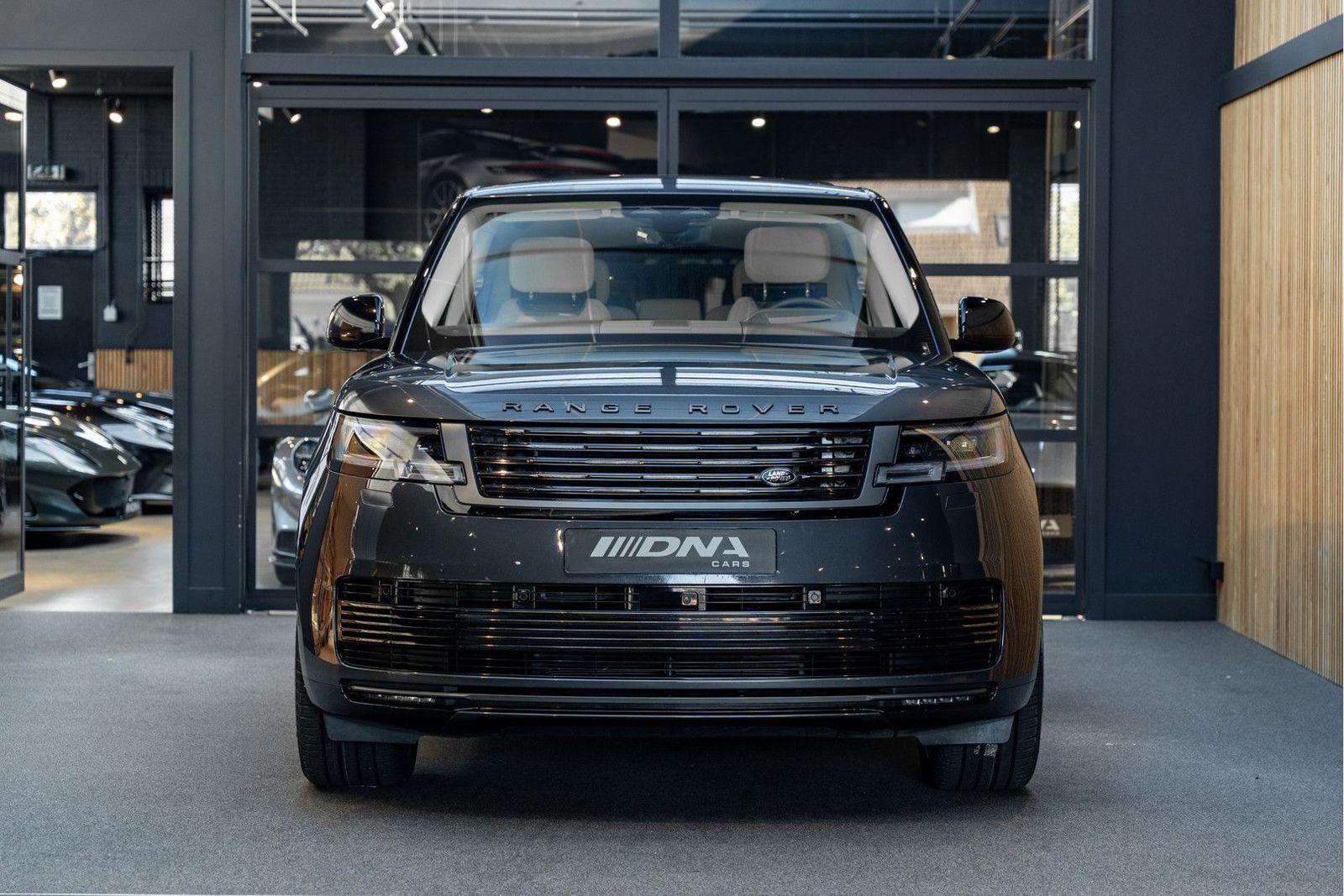 Land Rover Range Rover P550e SV Entertainmentsysteem Koelbo imagem 2