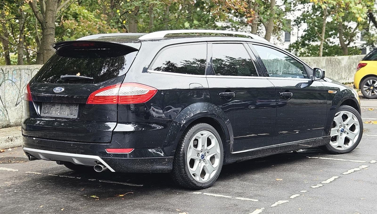 Ford Mondeo 2009 — rear view