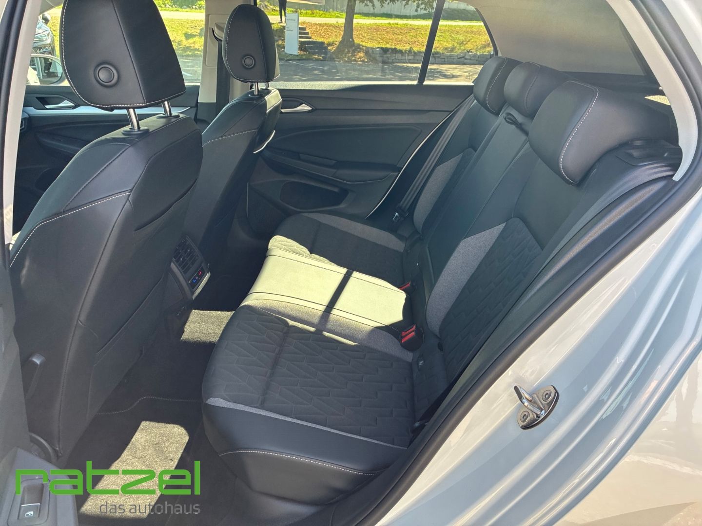 Fahrzeugabbildung Volkswagen Golf 1.5 TSI eHybrid Energy DSG Navi Kamera AHK