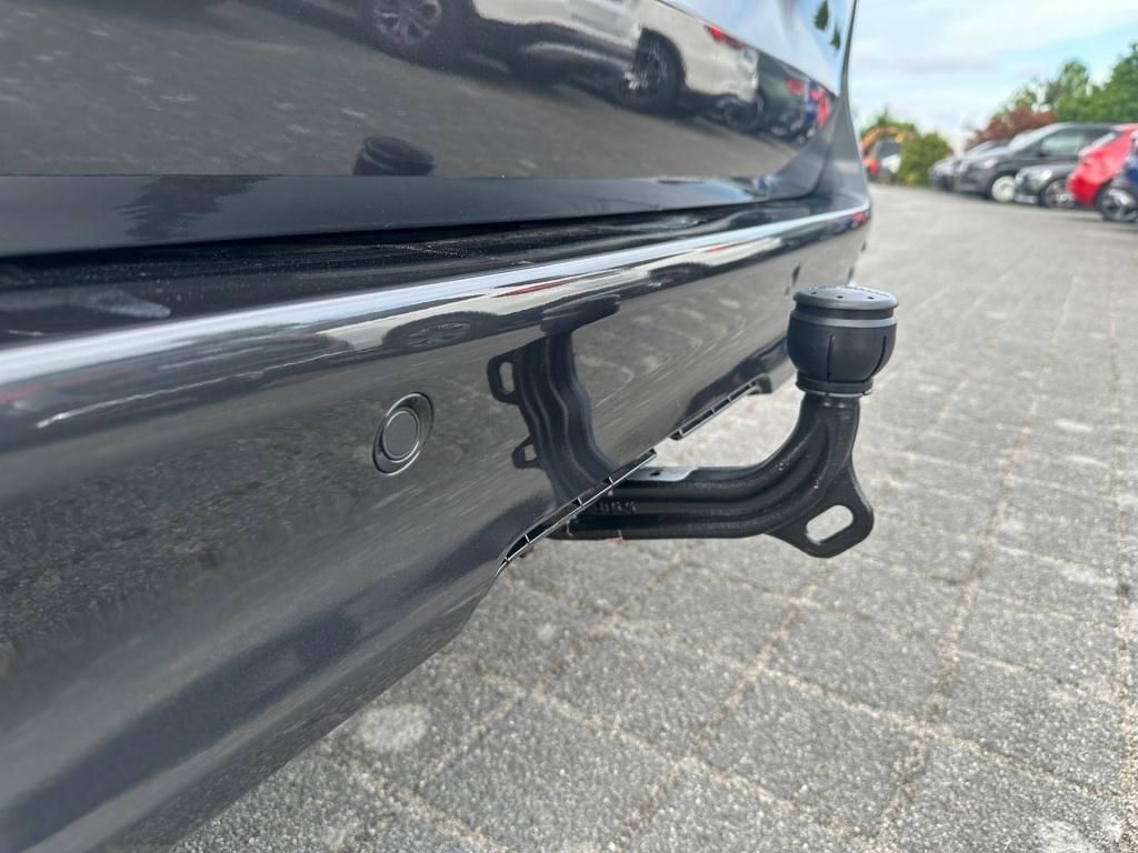 Fahrzeugabbildung Mercedes-Benz V 300 d STYLE Lang AHK SHZ STH KlimaA KAM BremsA