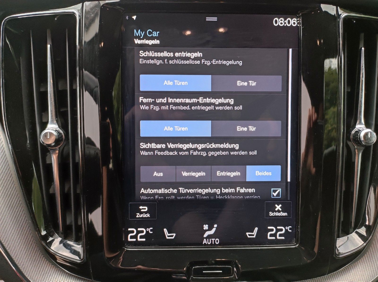 Volvo XC60 R Design PHEV AWD PANO Leder AHK LED Autom foto 25