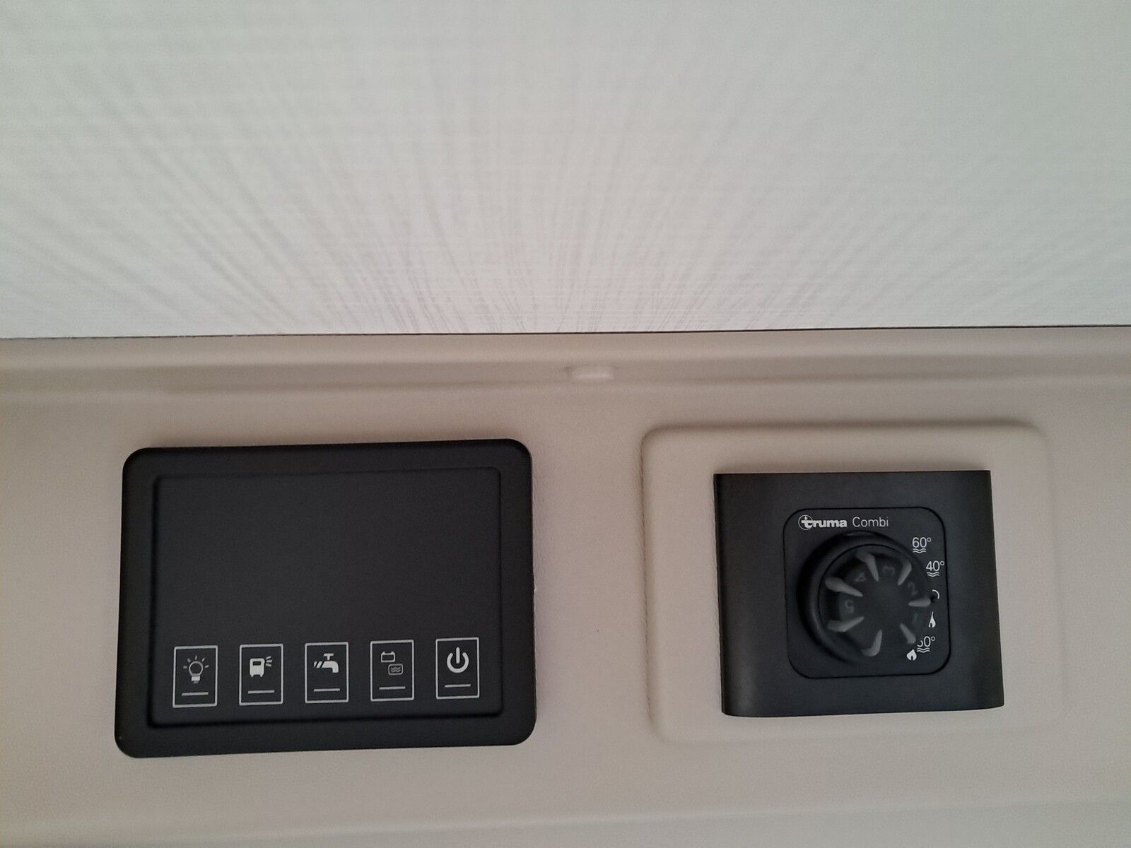 Fahrzeugabbildung Chausson Van First Line V594S Markise, Solaranlage, RFK