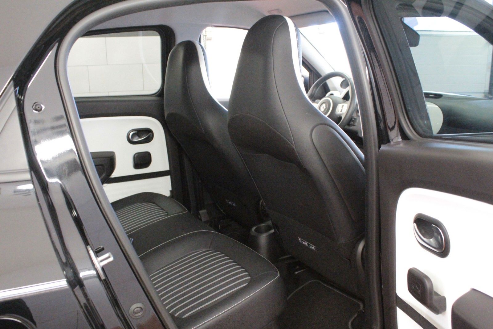 Fahrzeugabbildung Renault Twingo E-Tech 100% elektrisch*Plus Winterräder