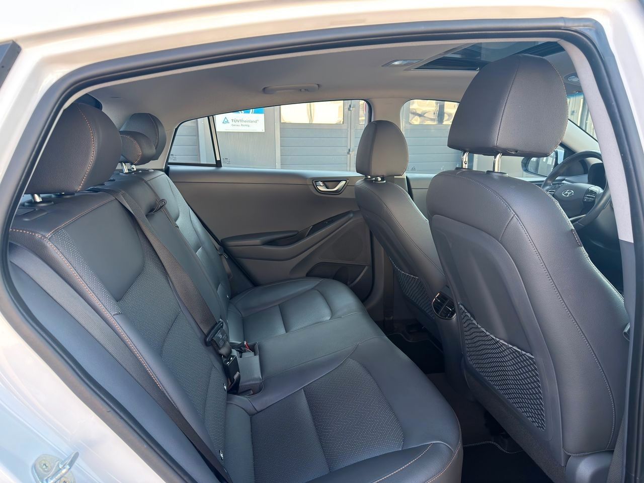 Fahrzeugabbildung Hyundai IONIQ EV Premium *Schiebedach*Totwinkel*ACC*LED*