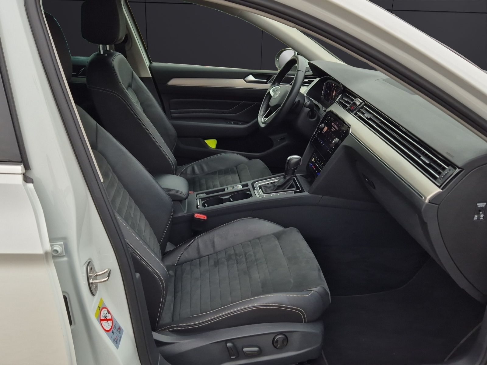 Fahrzeugabbildung Volkswagen Passat Variant TDI Elegance DSG Matrix Navi AID