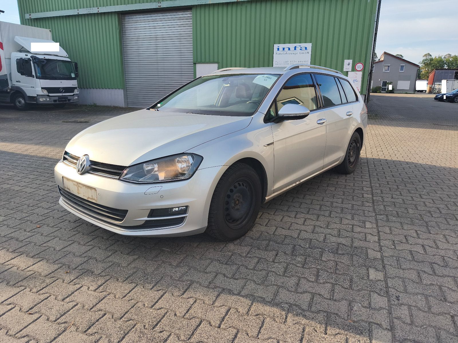 Volkswagen Golf - 1