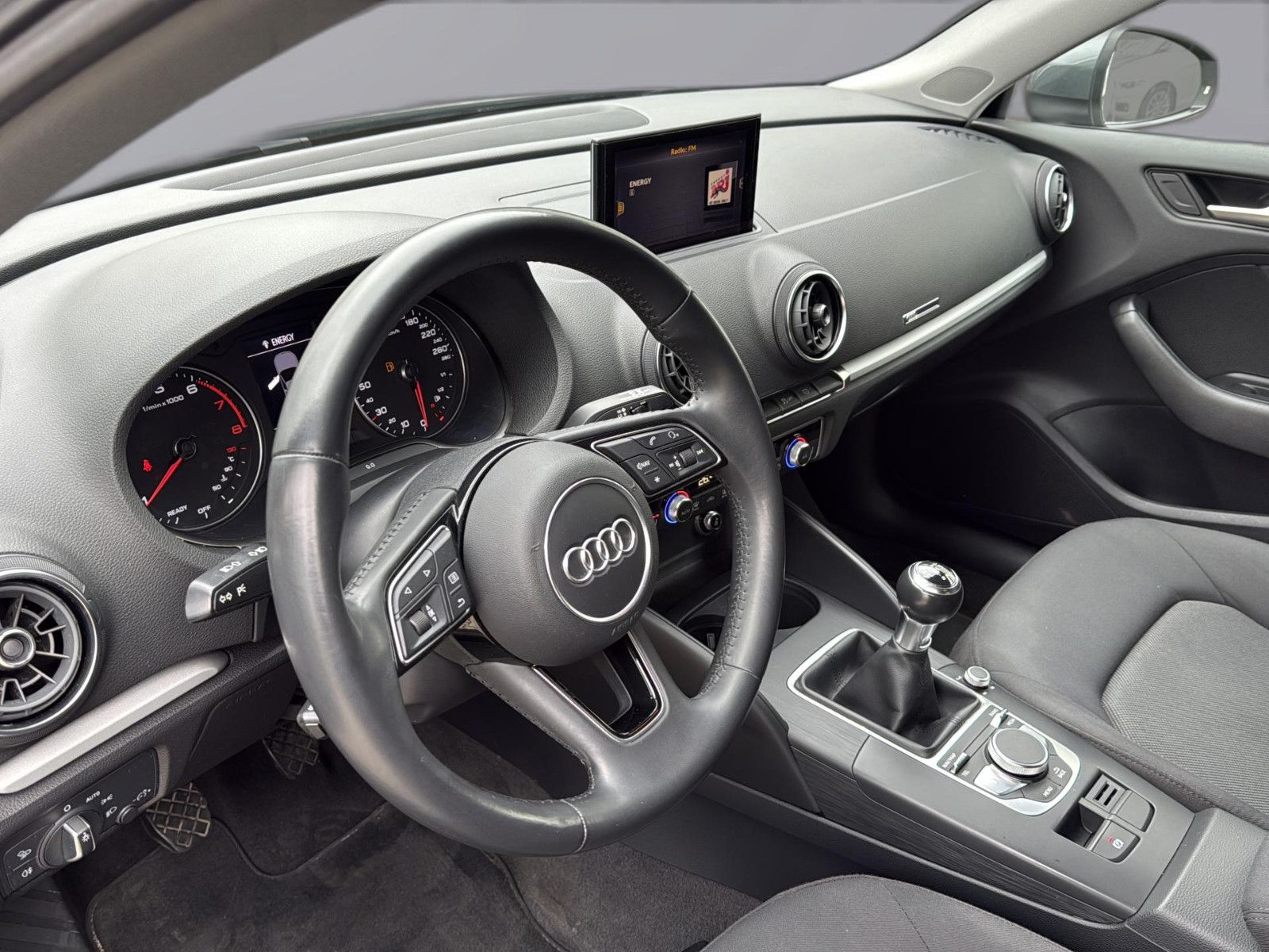 Fahrzeugabbildung Audi A3 Sportback 30 TFSI basis