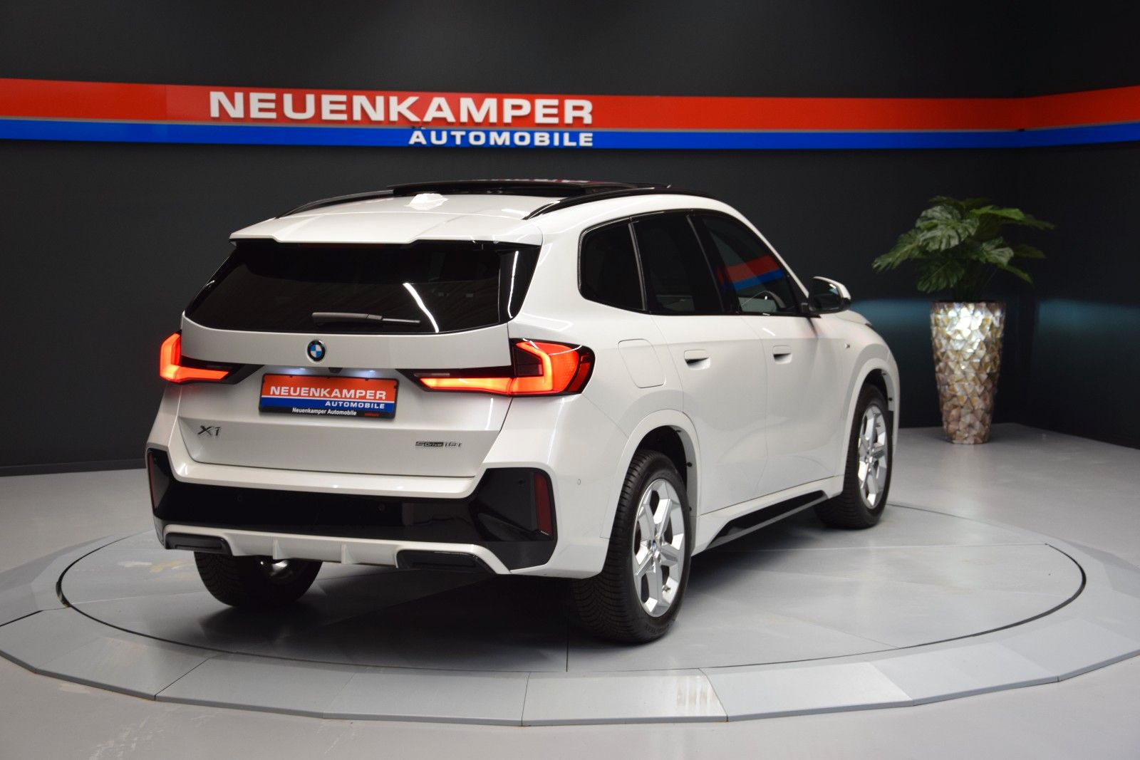 Fahrzeugabbildung BMW X1 18 i sDrive M Sport Pano H&k ACC Memory Leder