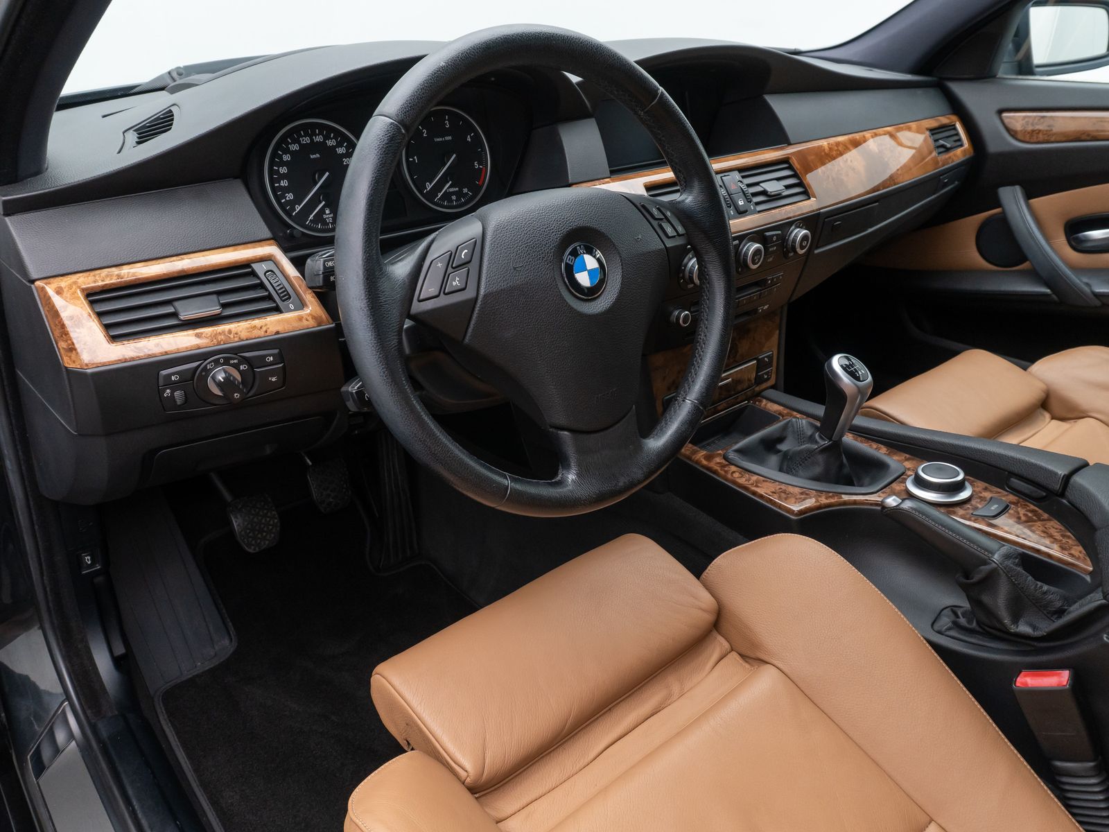 Fahrzeugabbildung BMW 525d Tempomat PDC Xenon NaviPro AHK Lordos HUD