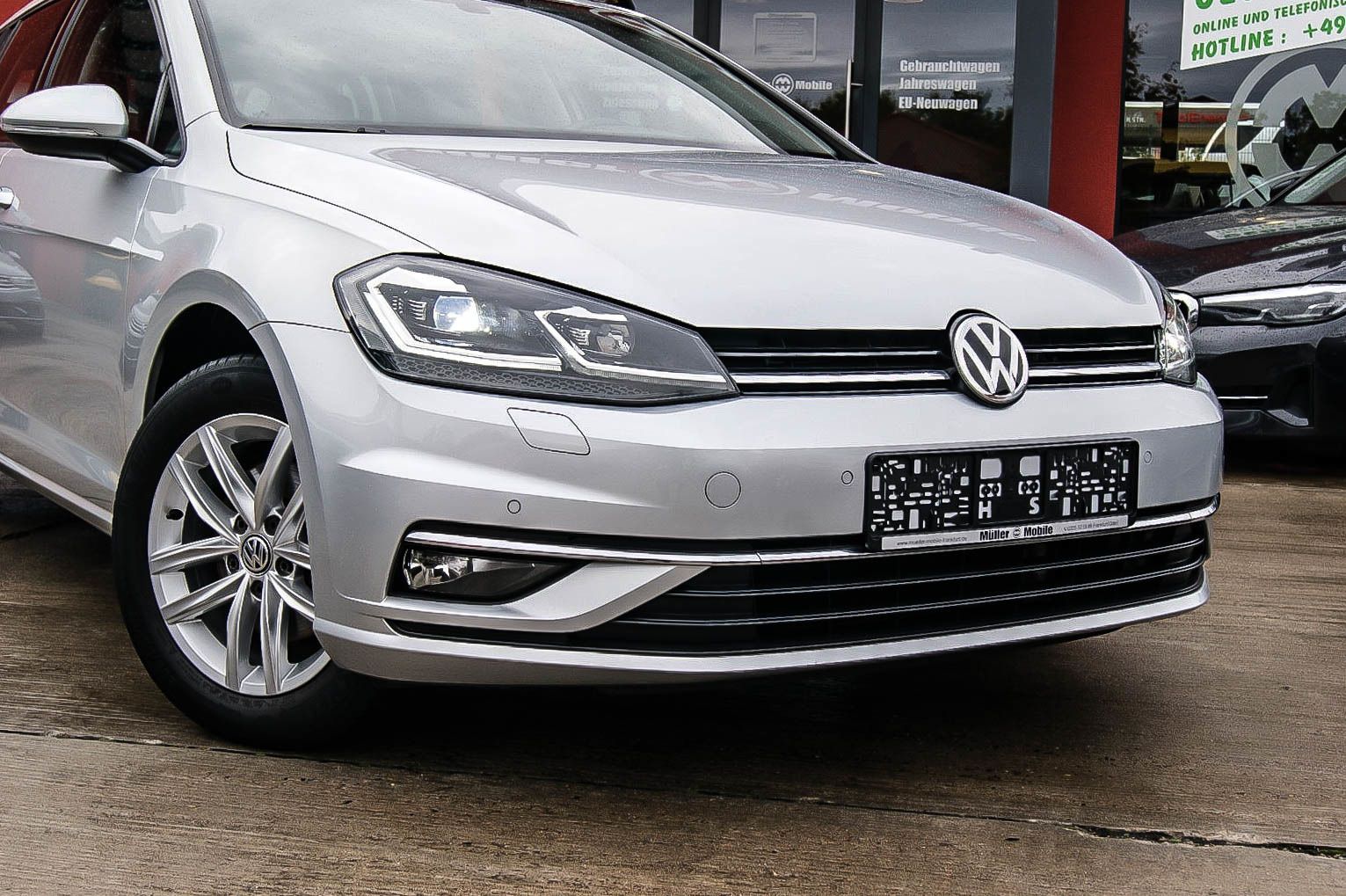 Fahrzeugabbildung Volkswagen Golf VII Variant Comfortline LED ACC SIHZG 1HAND