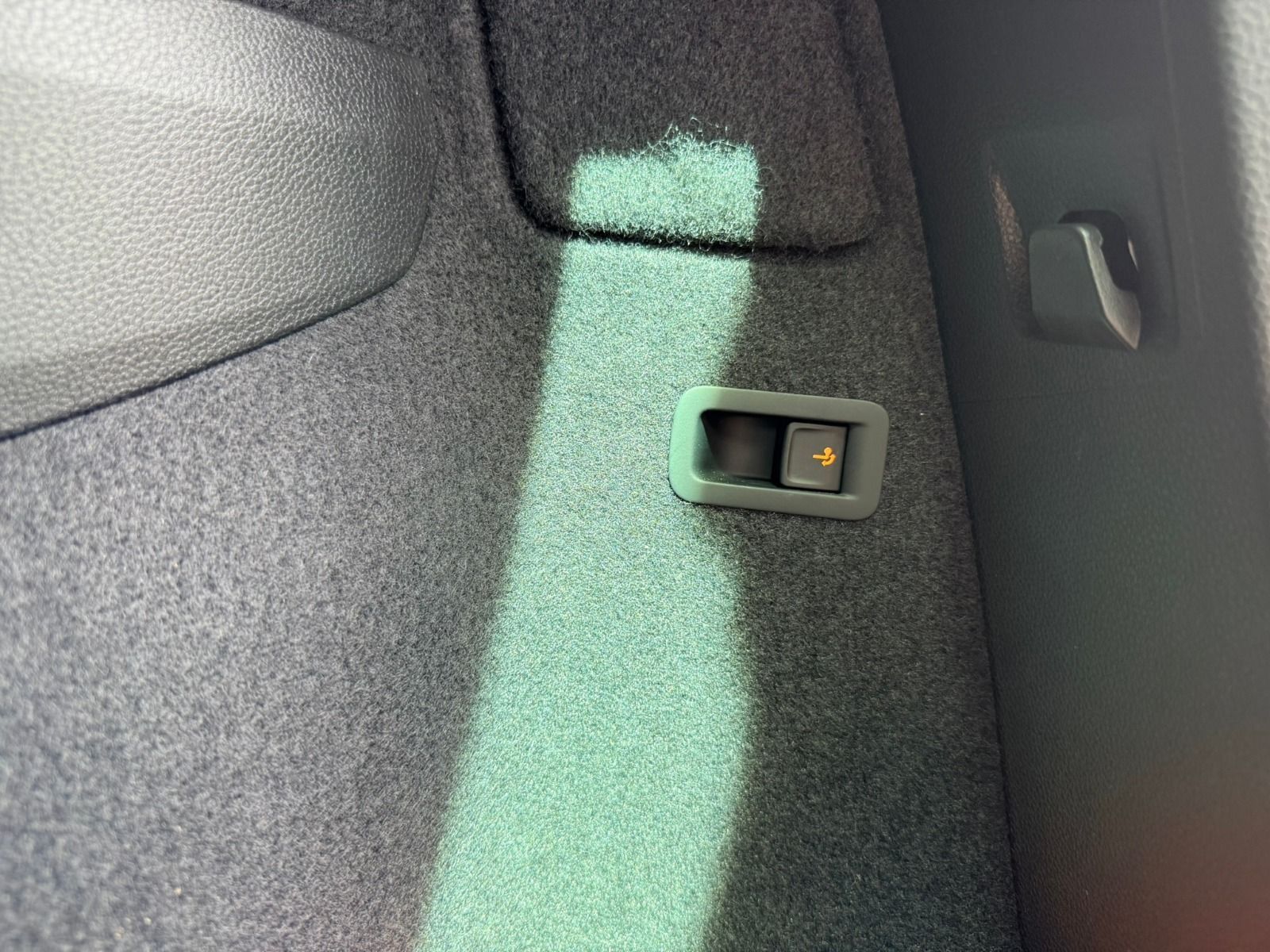 Fahrzeugabbildung SKODA Karoq Tour 115PS 6-Gang*AHK*RFK*eHeck