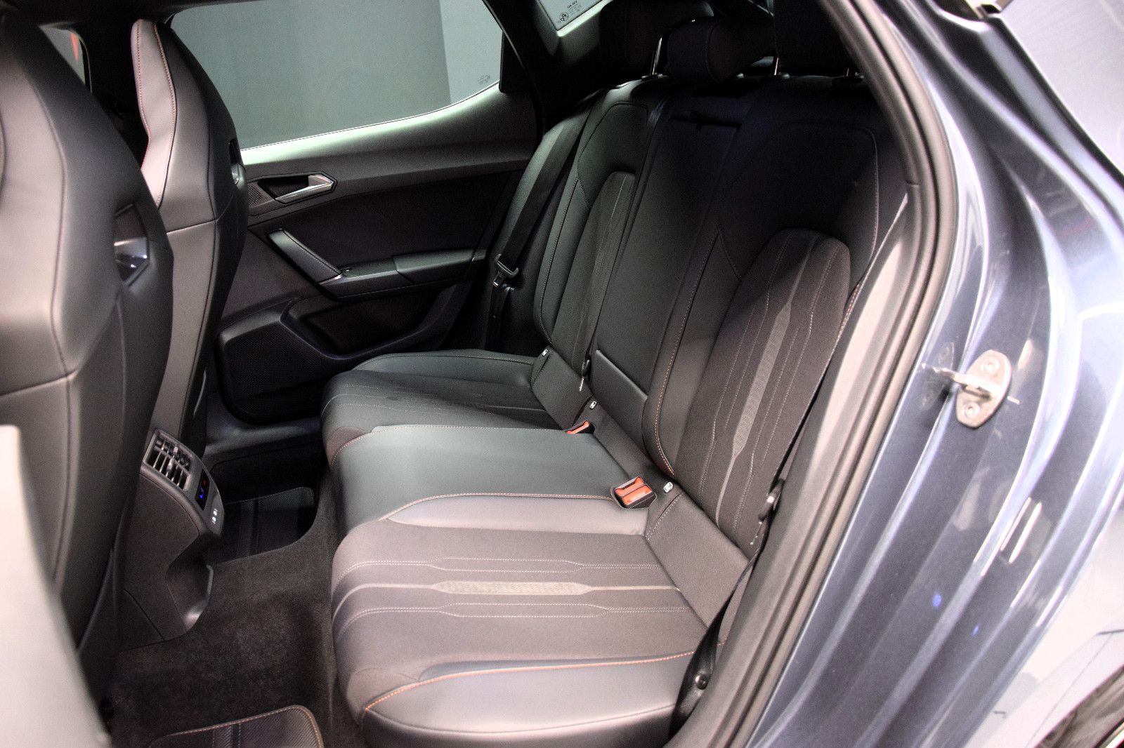 Fahrzeugabbildung CUPRA Leon VZ Pano ACC Schale Kamera 19"