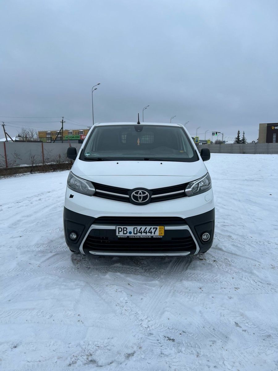 TOYOTA Verso