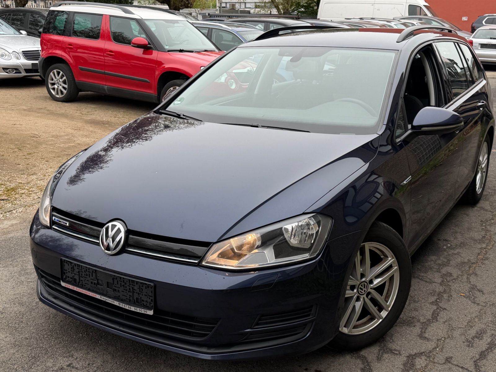 Volkswagen Golf - 1