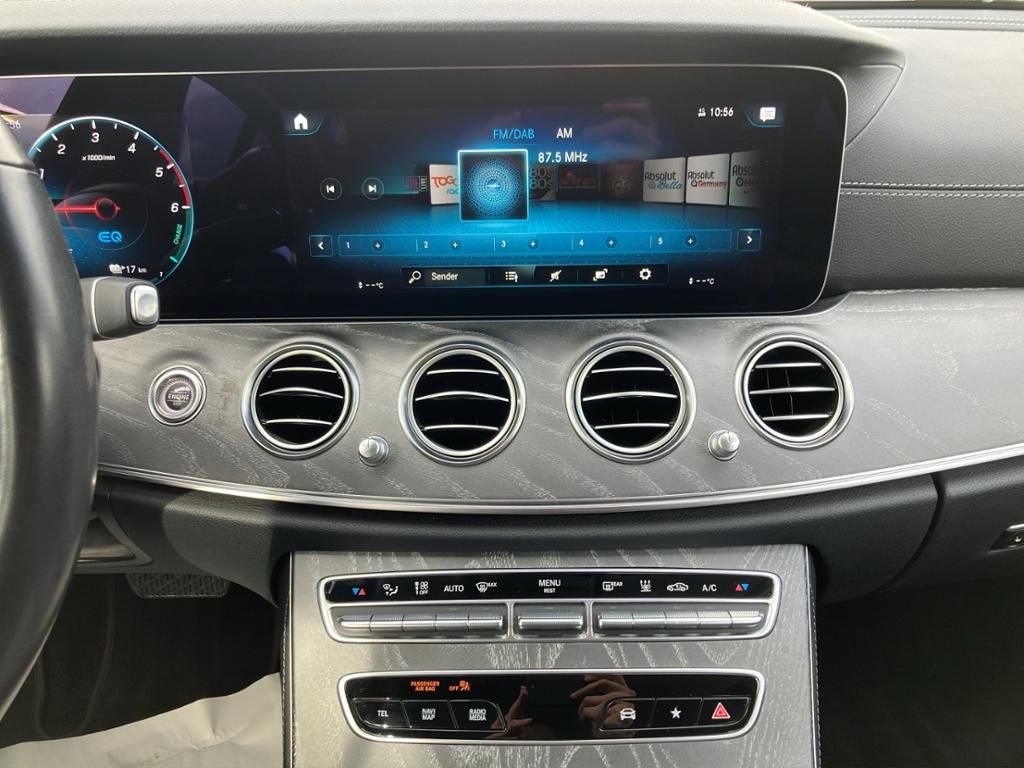 Fahrzeugabbildung Mercedes-Benz E 300 de 4MATIC T-Modell Night Paket*AHK*HUD*360