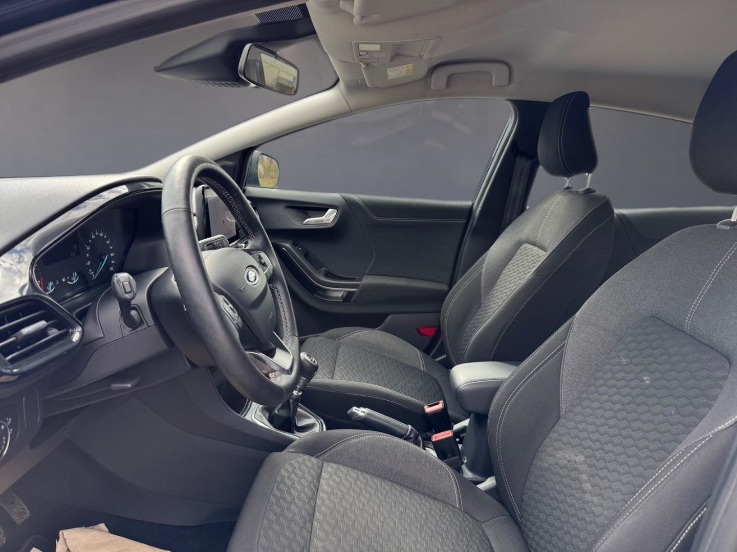 Fahrzeugabbildung Ford Puma Titanium, Winterpaket, schwarze Alus,Navi,N