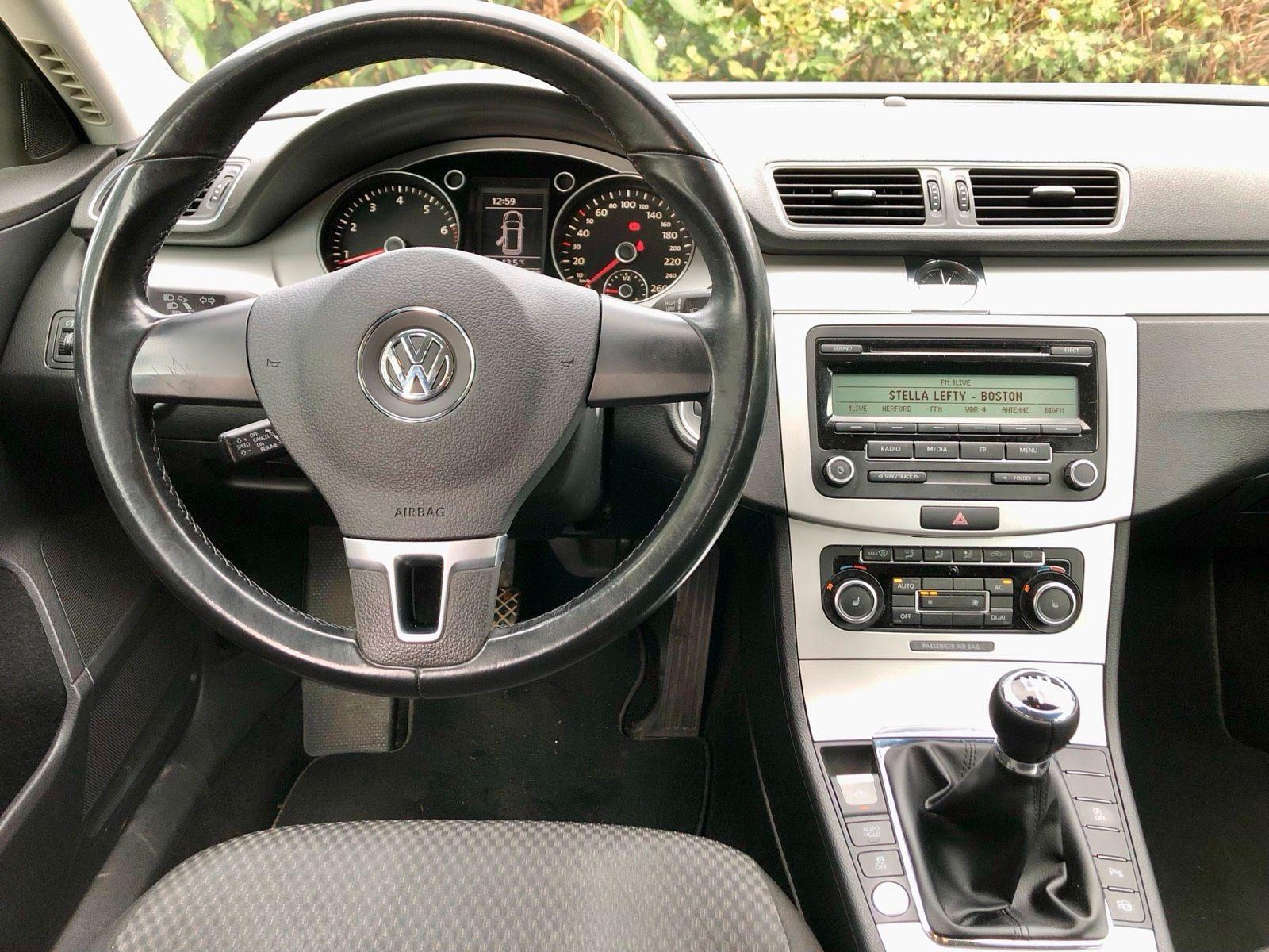 Volkswagen Passat 2011 — photo 9