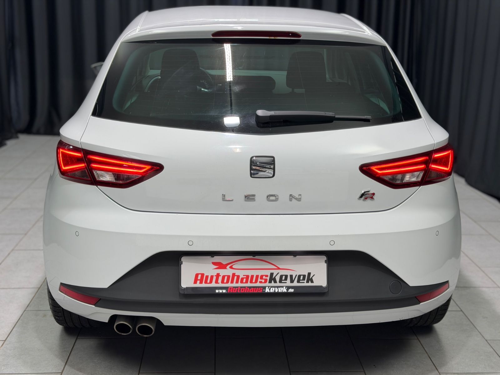 Fahrzeugabbildung SEAT Leon FR|NAVI|LED|PANORAMA|PDC|TÜV 03/28