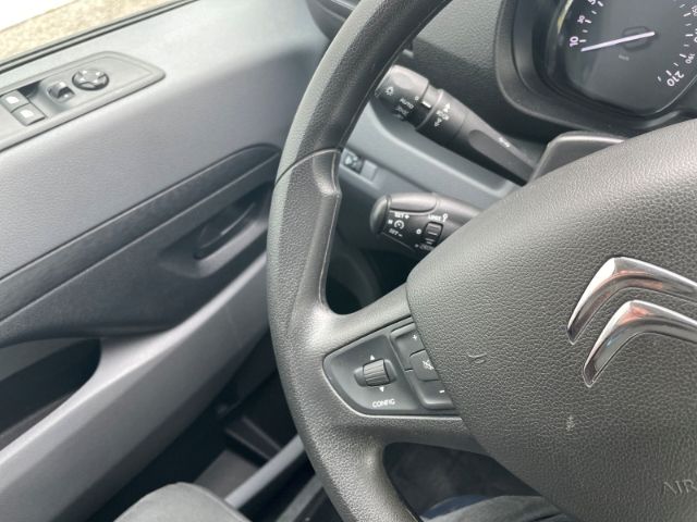 Fahrzeugabbildung Citroën Jumpy Kasten 2.0 BlueHDi 145 Club M-L2H1 Navi, T