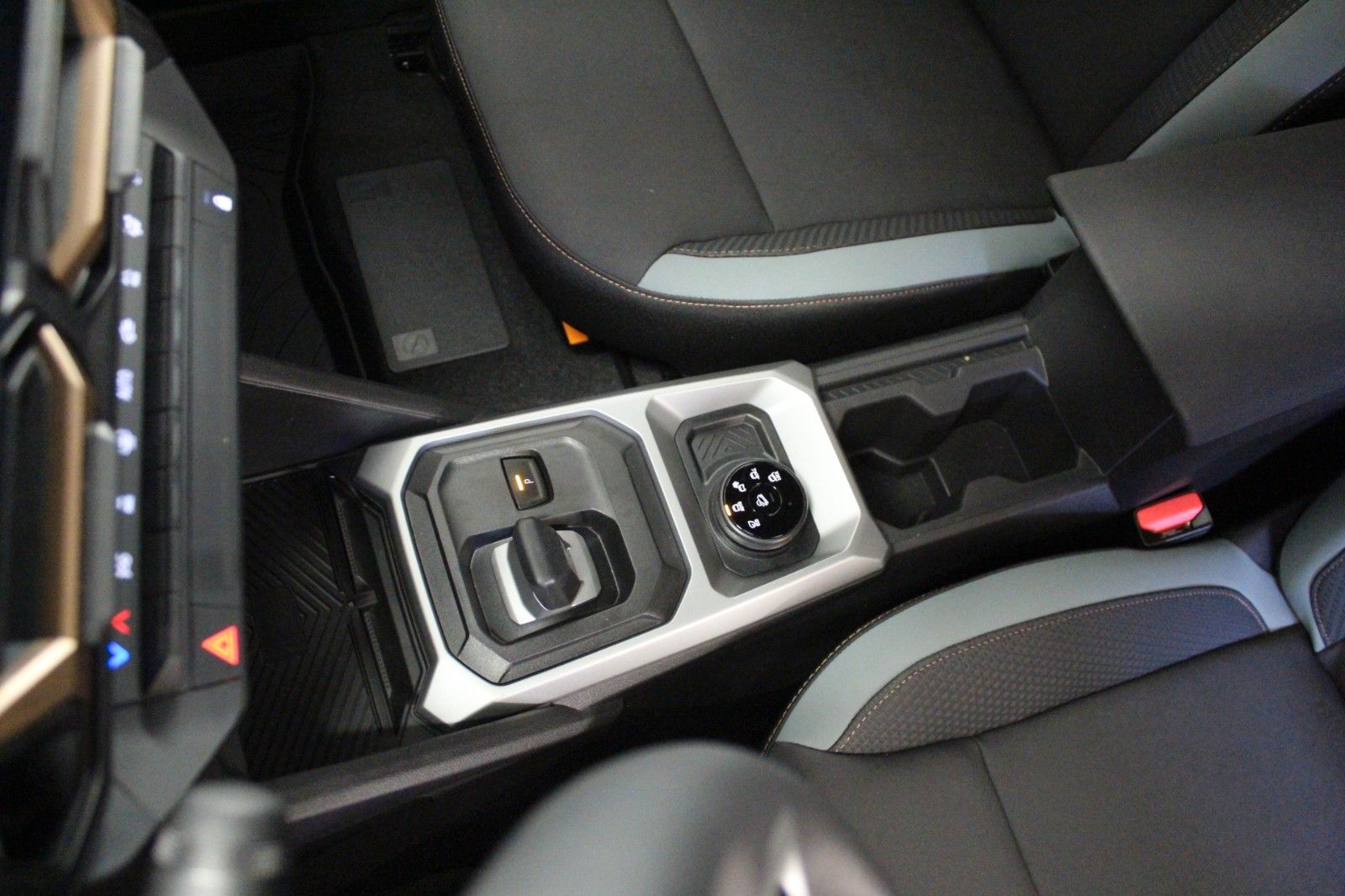 Fahrzeugabbildung Dacia Duster hybrid-G 150 4x4 Extreme MY26