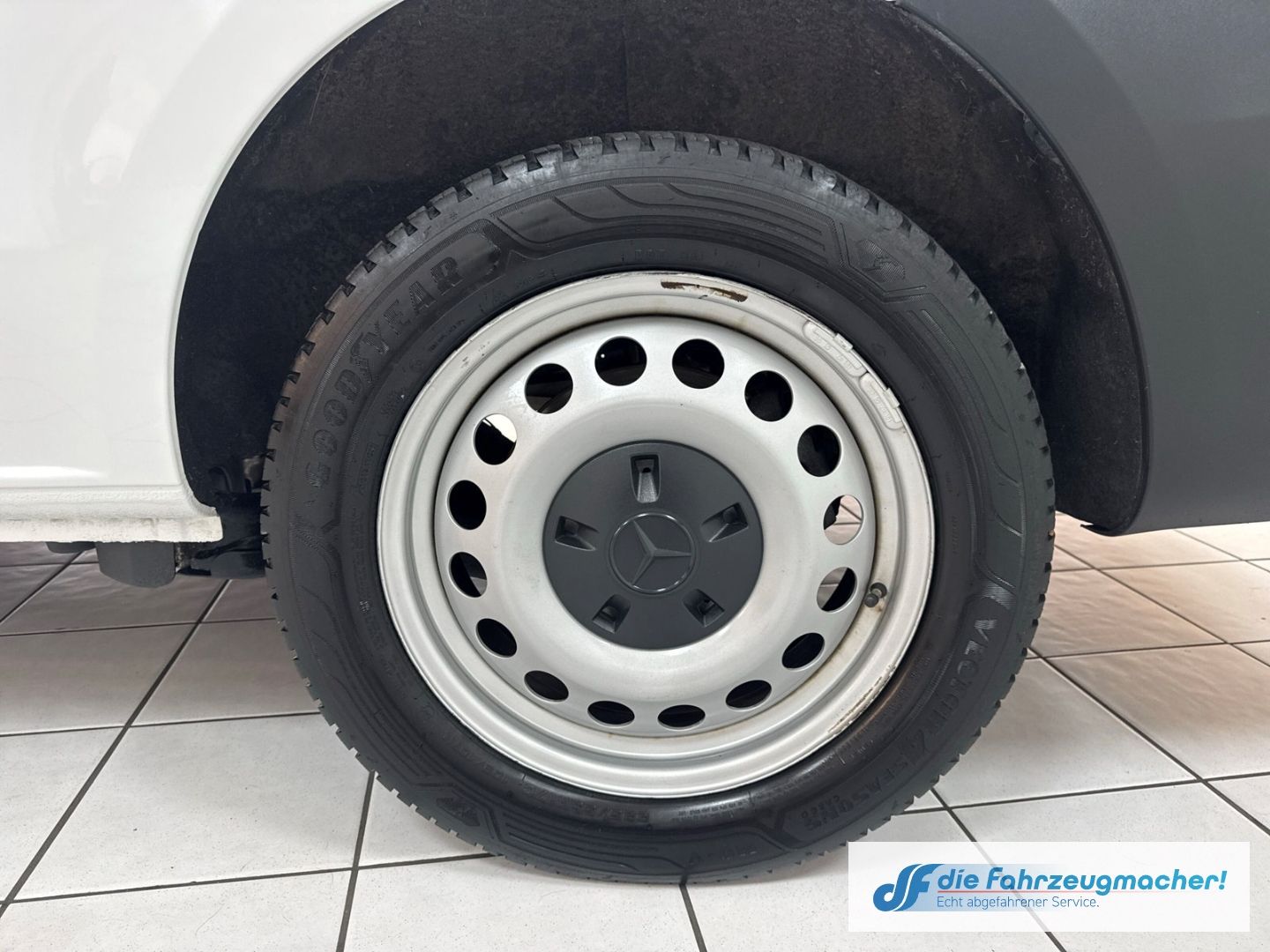 Fahrzeugabbildung Mercedes-Benz Vito Kasten e111 lang  LONG RANGE 60 DAB SHZ Rüc