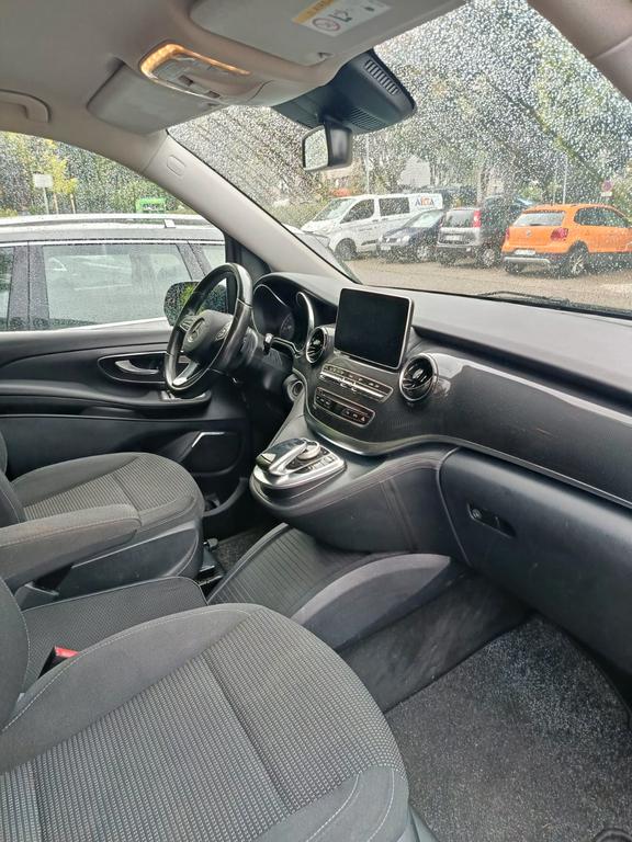Mercedes-Benz V 220