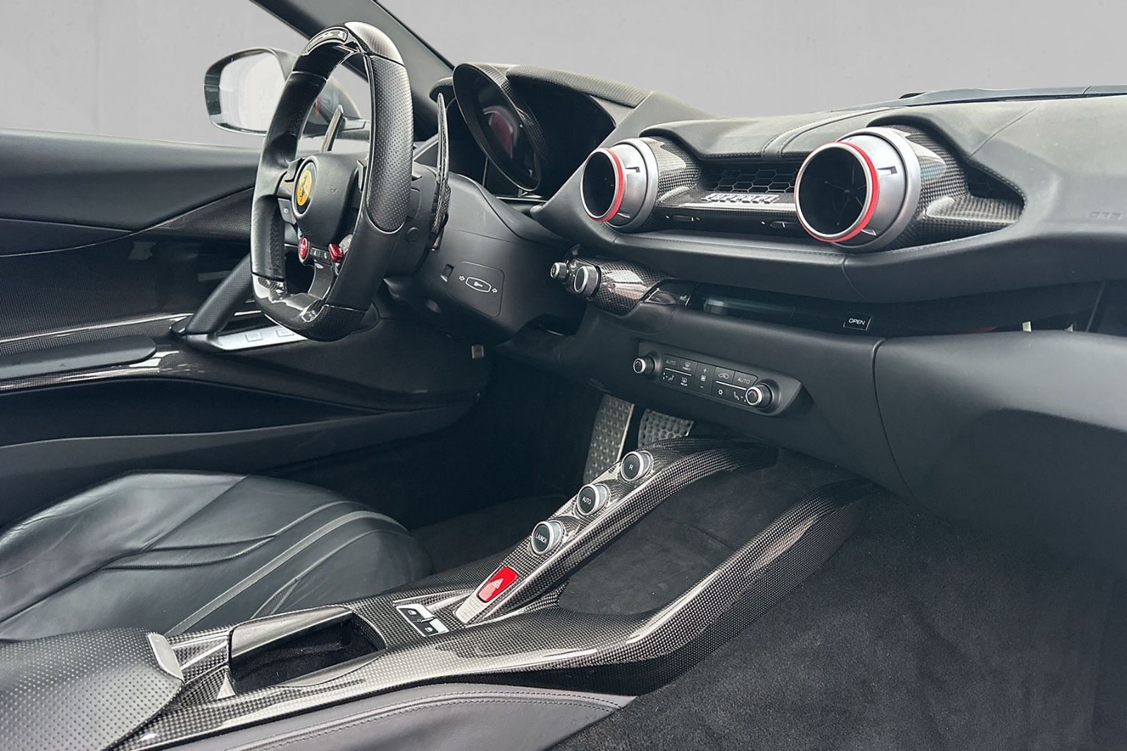 Fahrzeugabbildung Ferrari 812*100% Karbon*LED*Lift*JBL*Display*Kamera