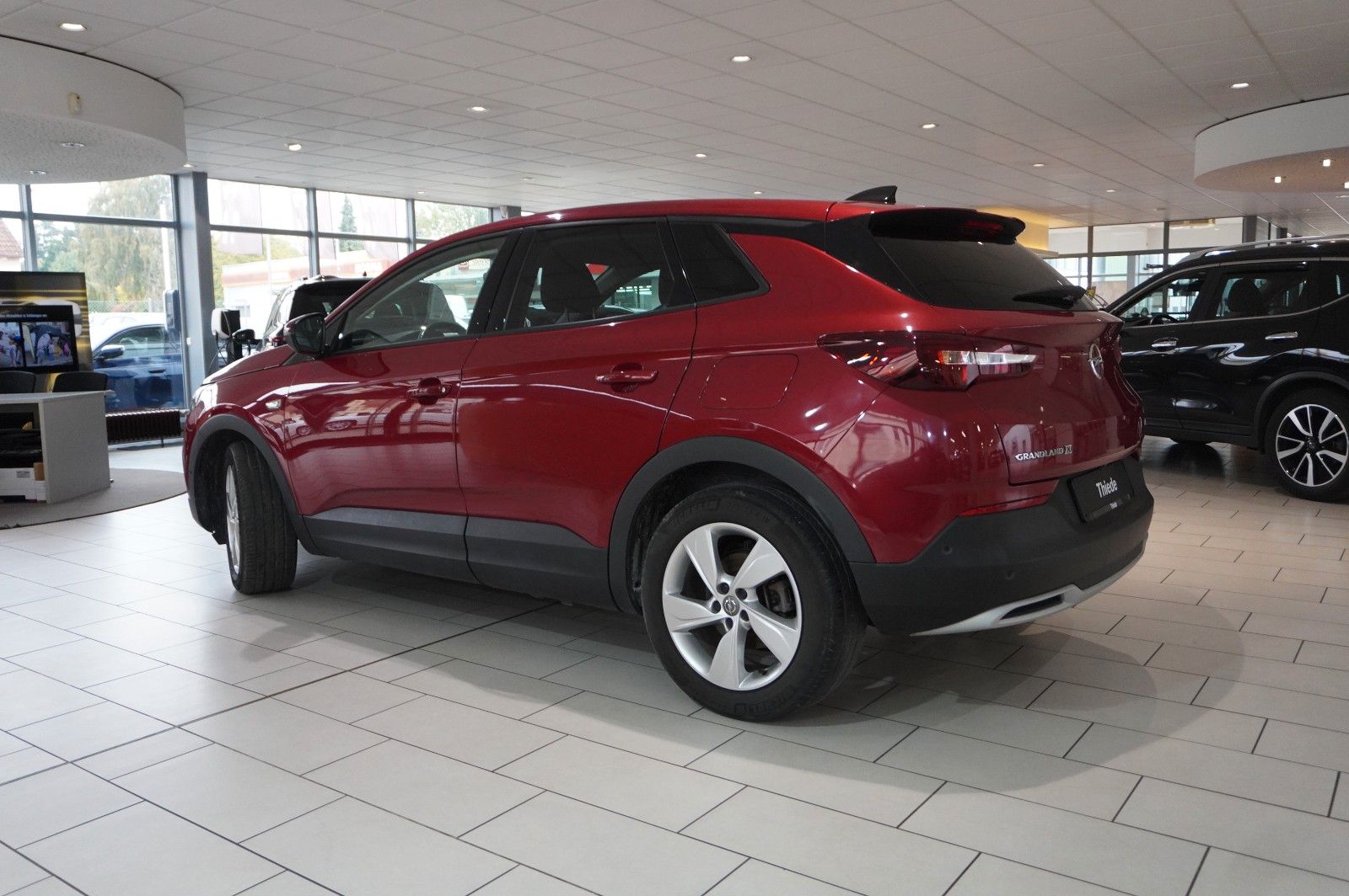 Fahrzeugabbildung Opel Grandland (X) 1.6 ELEGANCE HYBRID NAVI/SH/KAMERA