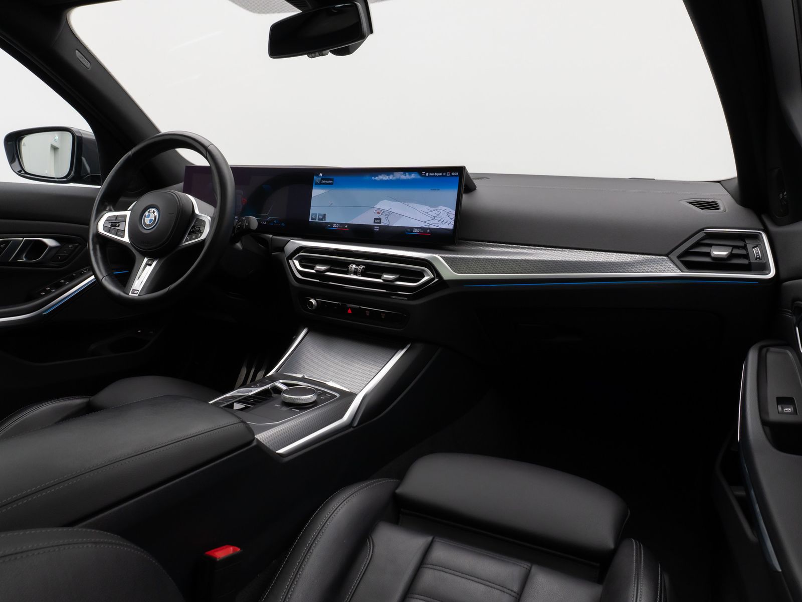 Fahrzeugabbildung BMW 330e xD M Sport Panorama Kamera HUD H/K AHK 19"