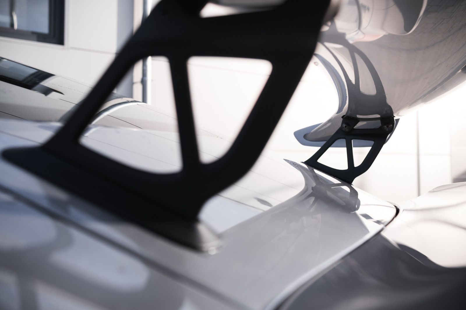 Fahrzeugabbildung Porsche Cayman GT4-Steuer ausw.-wenig KM-Approved