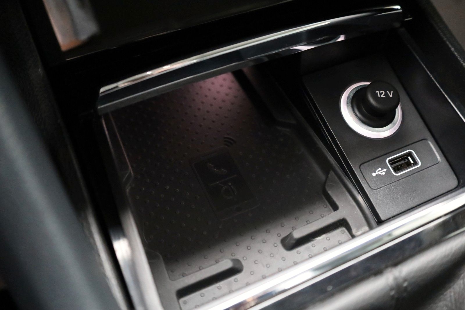Fahrzeugabbildung SKODA Karoq Style Navi,LED,Kamera,SH,PDC,SR+WR,AHK