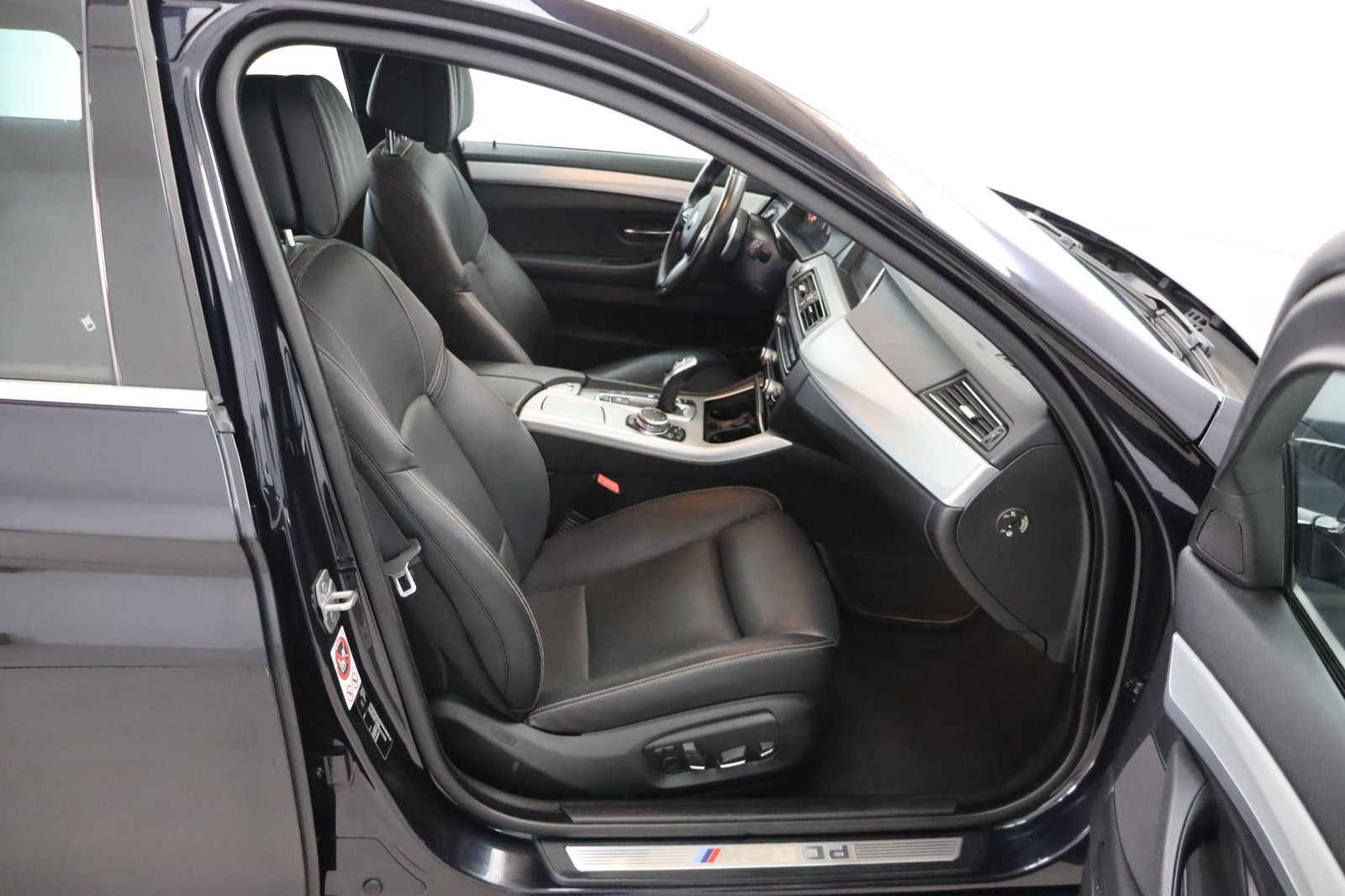Fahrzeugabbildung BMW M550 d Touring xDrive * HUD * Leder