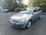 Opel Astra H 1.9 TDI - Opel Astra aus 2006 mit Diesel-Antrieb: Limousine