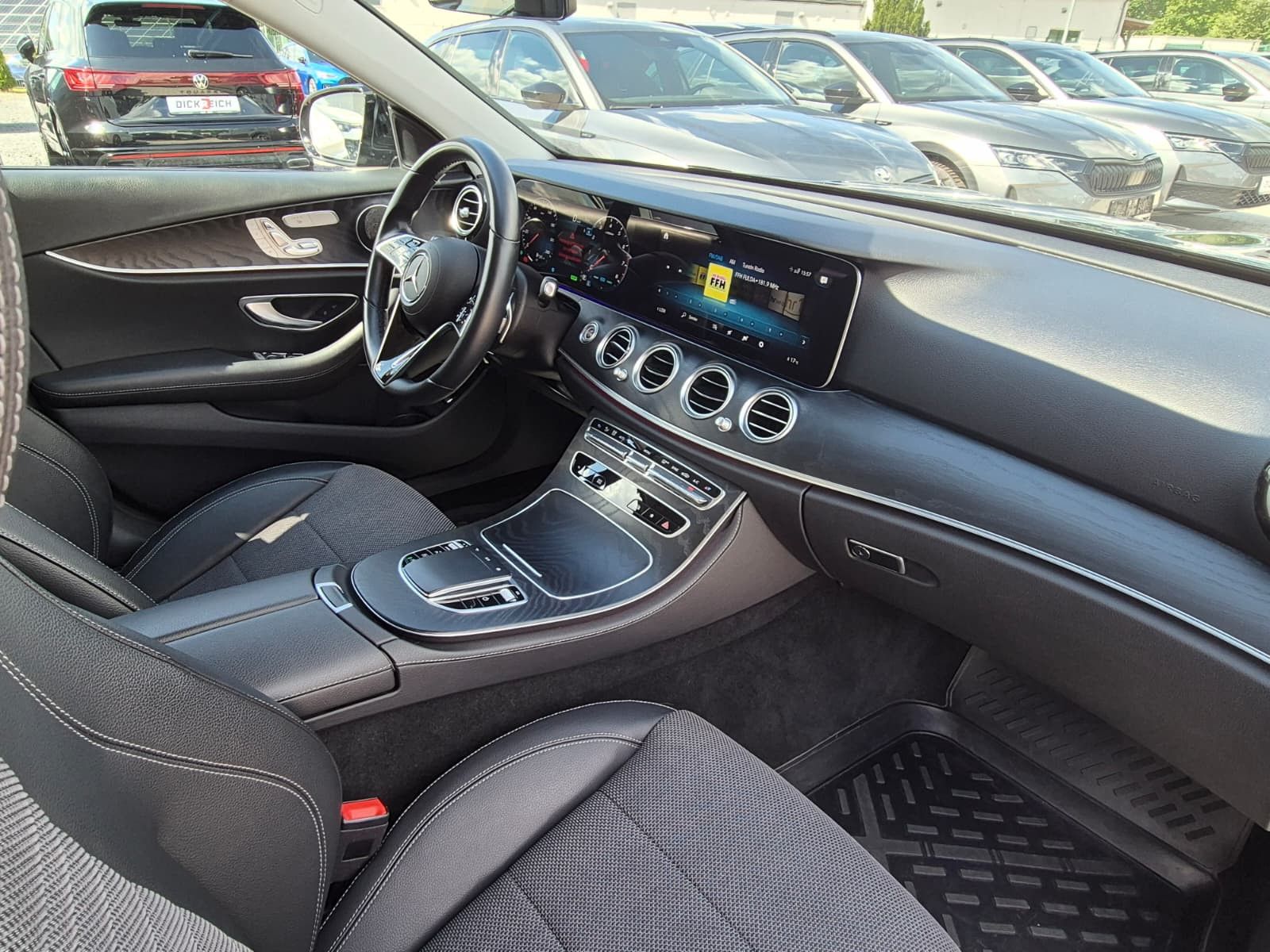 Fahrzeugabbildung Mercedes-Benz E 200 AMG NIGHT*LED*MEMORY*MBUX*KAMERA*19"