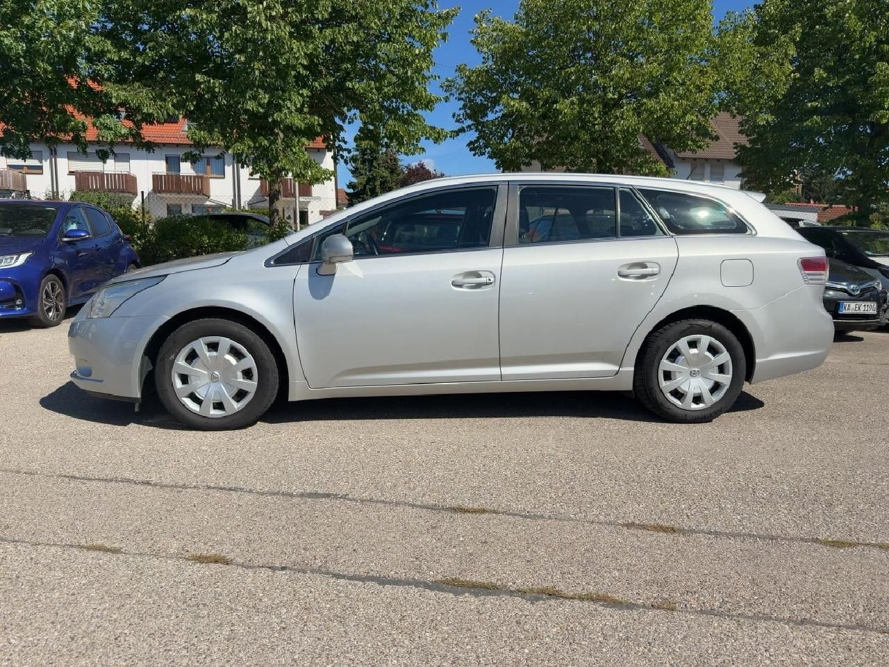 Fahrzeugabbildung Toyota Avensis 1,8 Kombi Multidrive S Sol*