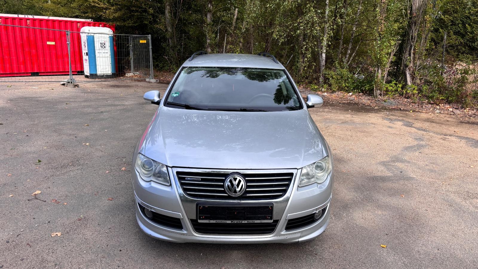 Volkswagen Passat 2010 — rear view