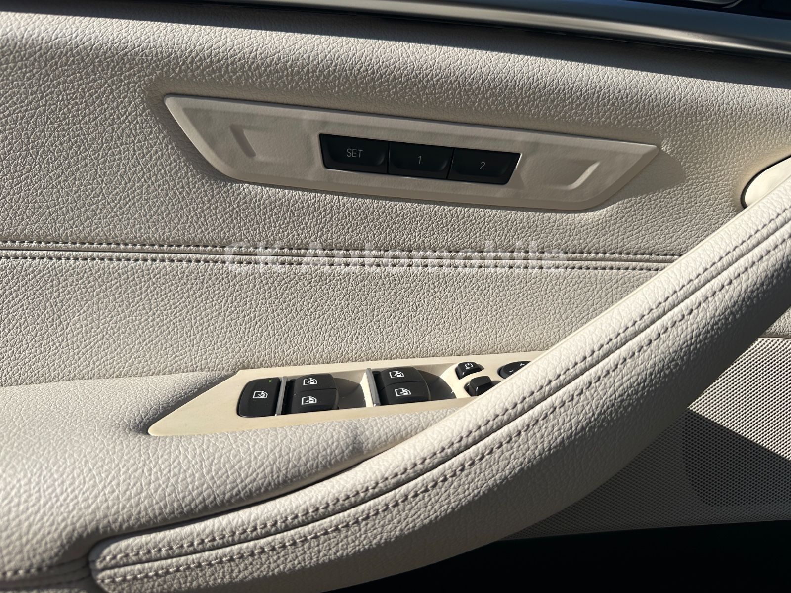 Fahrzeugabbildung BMW 530e xDrive Touring Luxury Line/Pano/LED/Kam/AHK