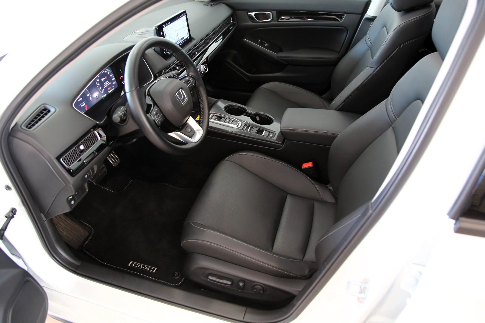 Honda Civic Lim. 5-trg. e:HEV Advance AZV Pano Bose