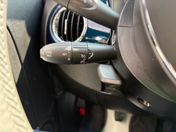 Fahrzeugabbildung Fiat 500 DolceVita MildHybrid Temp DAB Glasdach uvm.