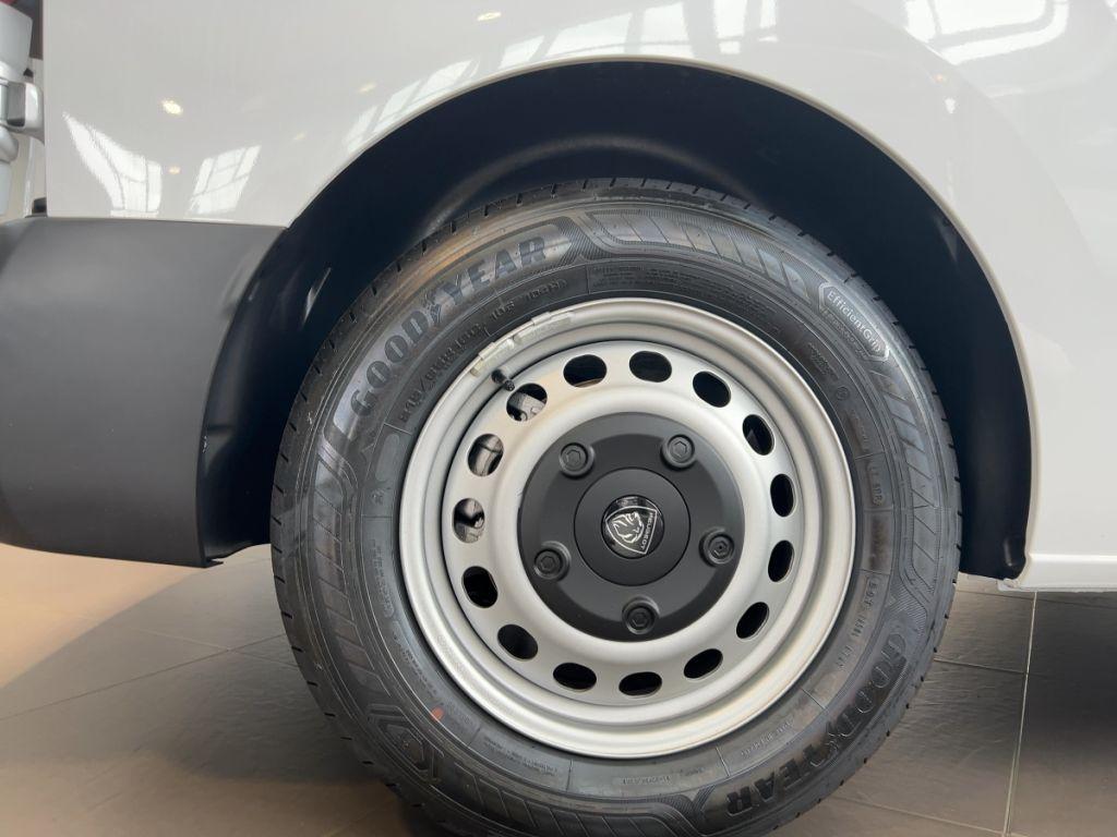 Peugeot e-Expert M (69kWh)