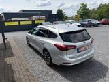 Ford Focus Turnier Titanium mehrere Modelle vorrätig - Ford Focus Titanium mit Hybrid-Antrieb (Benzin/Elektro)