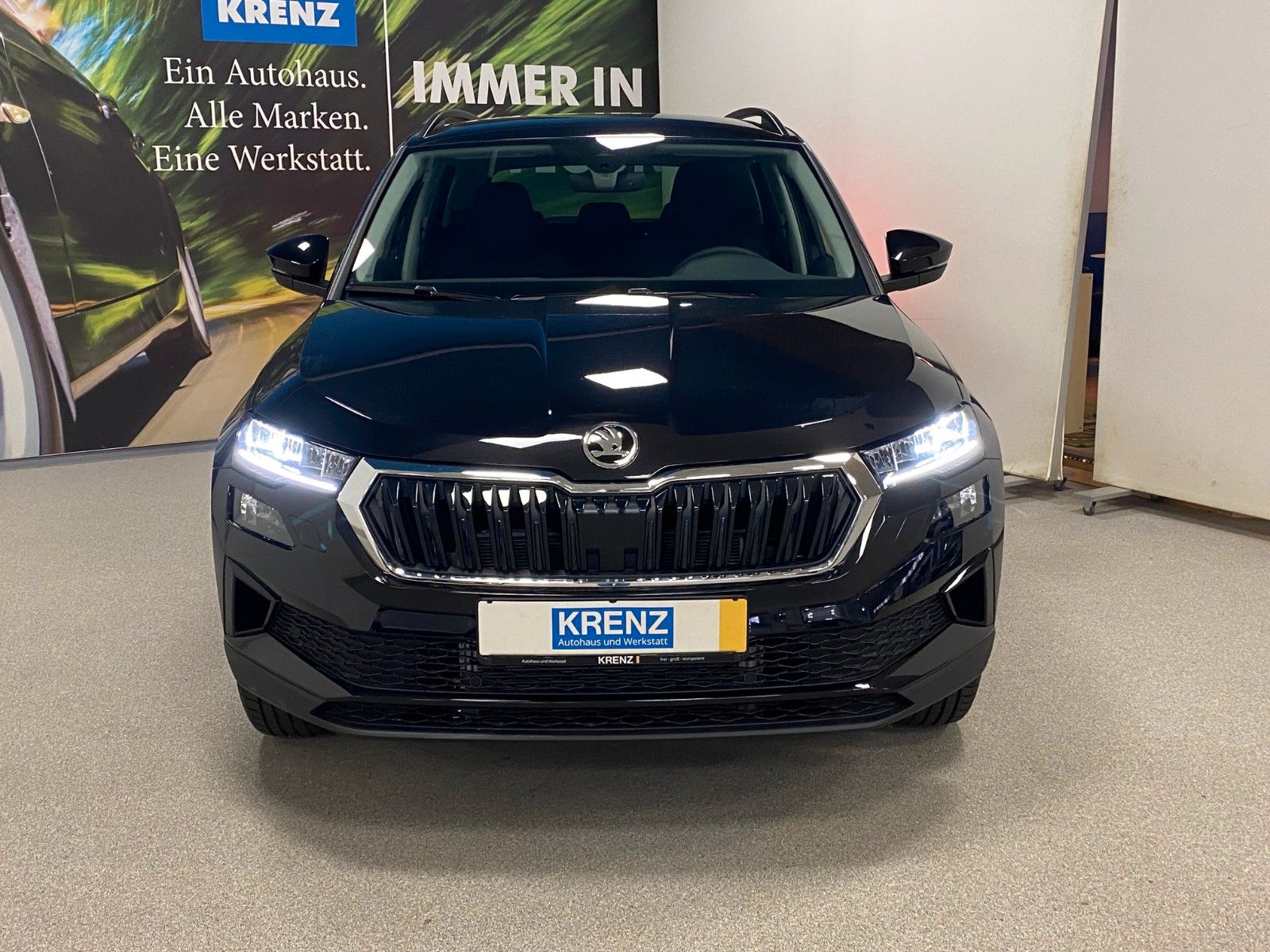 Fahrzeugabbildung SKODA Karoq 1.5 TSI DSG Selection+AHK schwenk.+KAMERA+