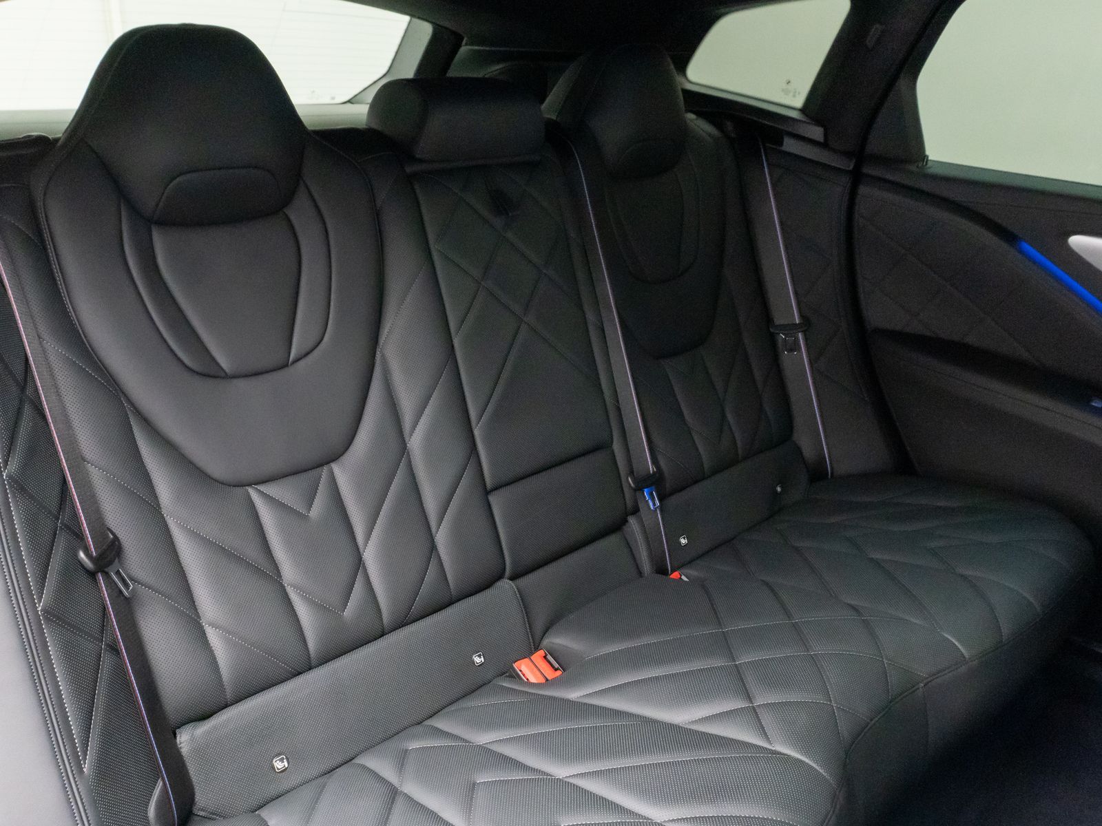 Fahrzeugabbildung BMW XM 360° HUD DAB B&W Massage SoftCl AHK 23Zoll