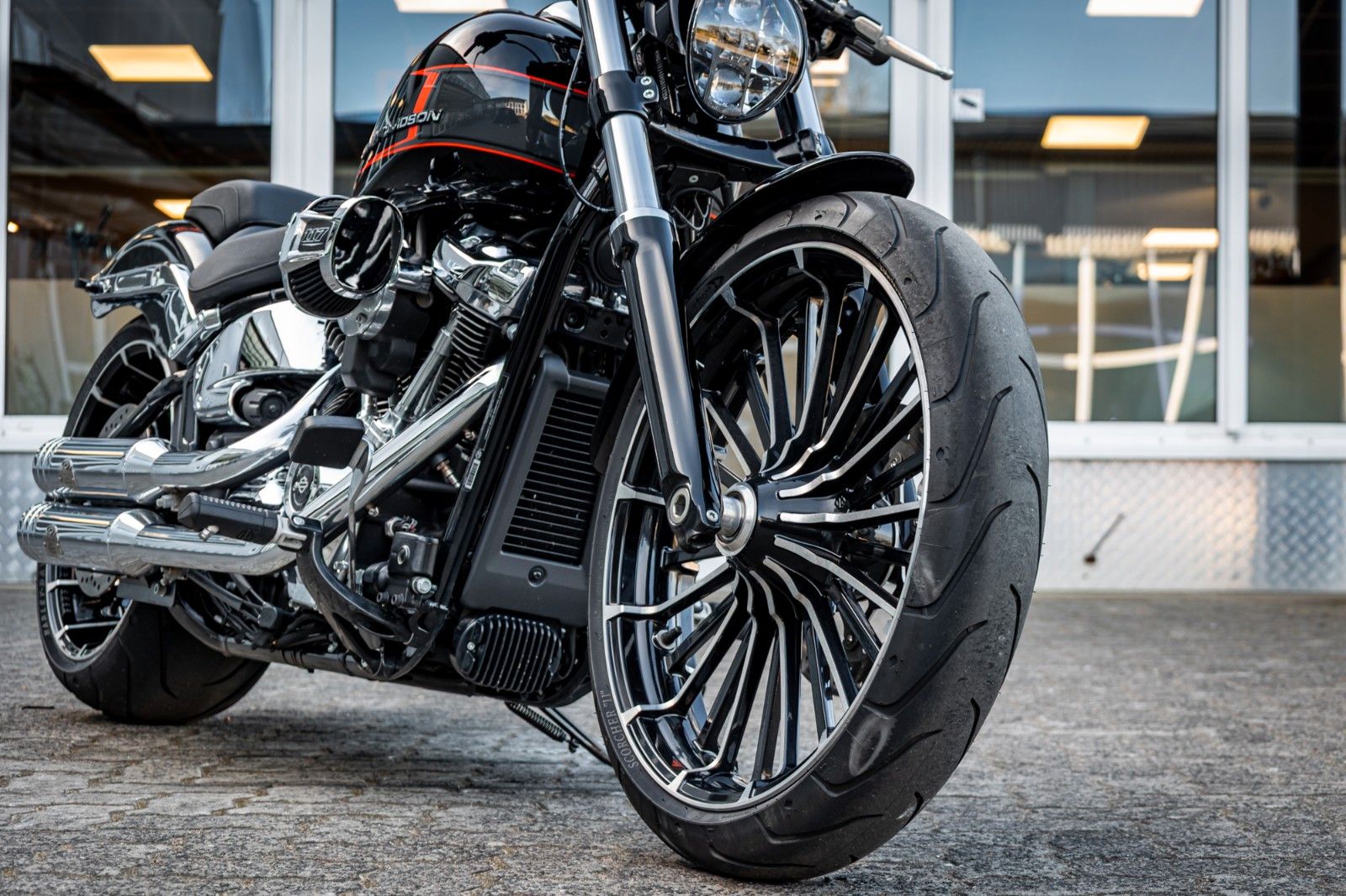 Fahrzeugabbildung Harley-Davidson FXBR Breakout 117 cui - Jekill & Hyde
