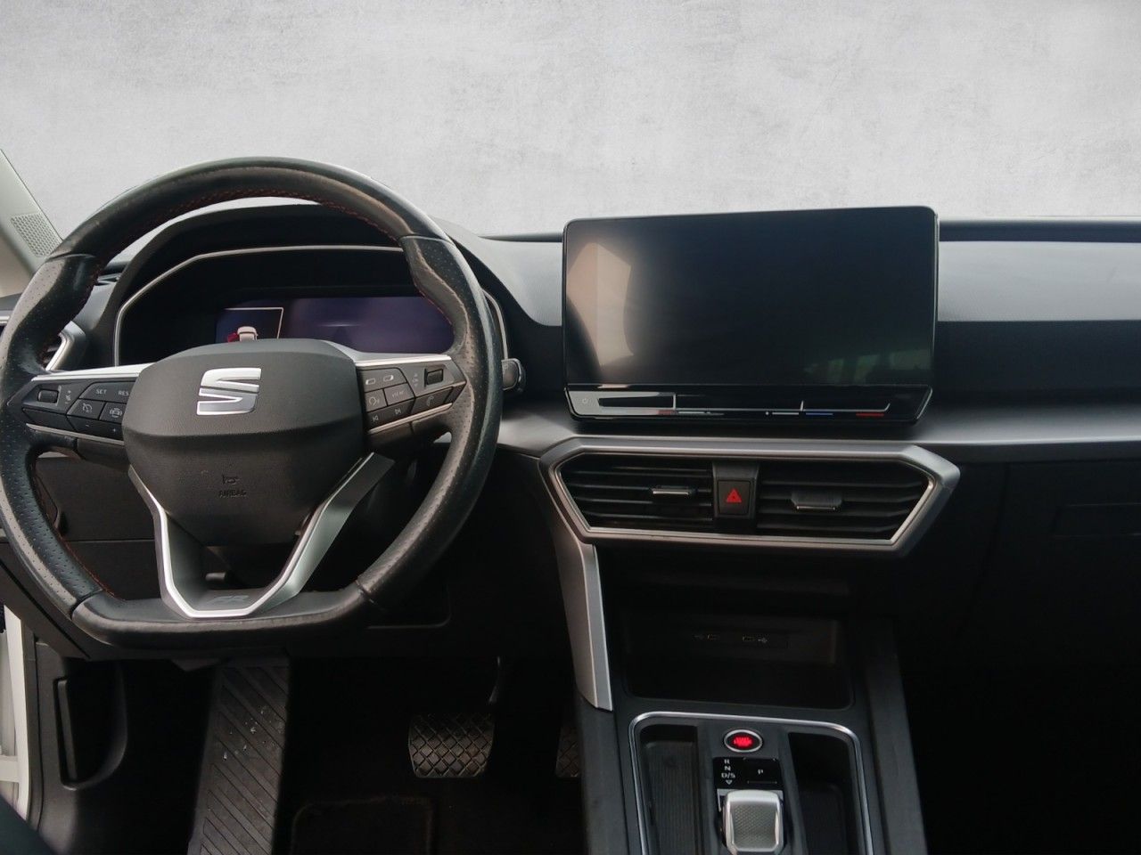 Fahrzeugabbildung SEAT Leon FR e-Hybrid Im Kundenauftrag! 8fach bereift