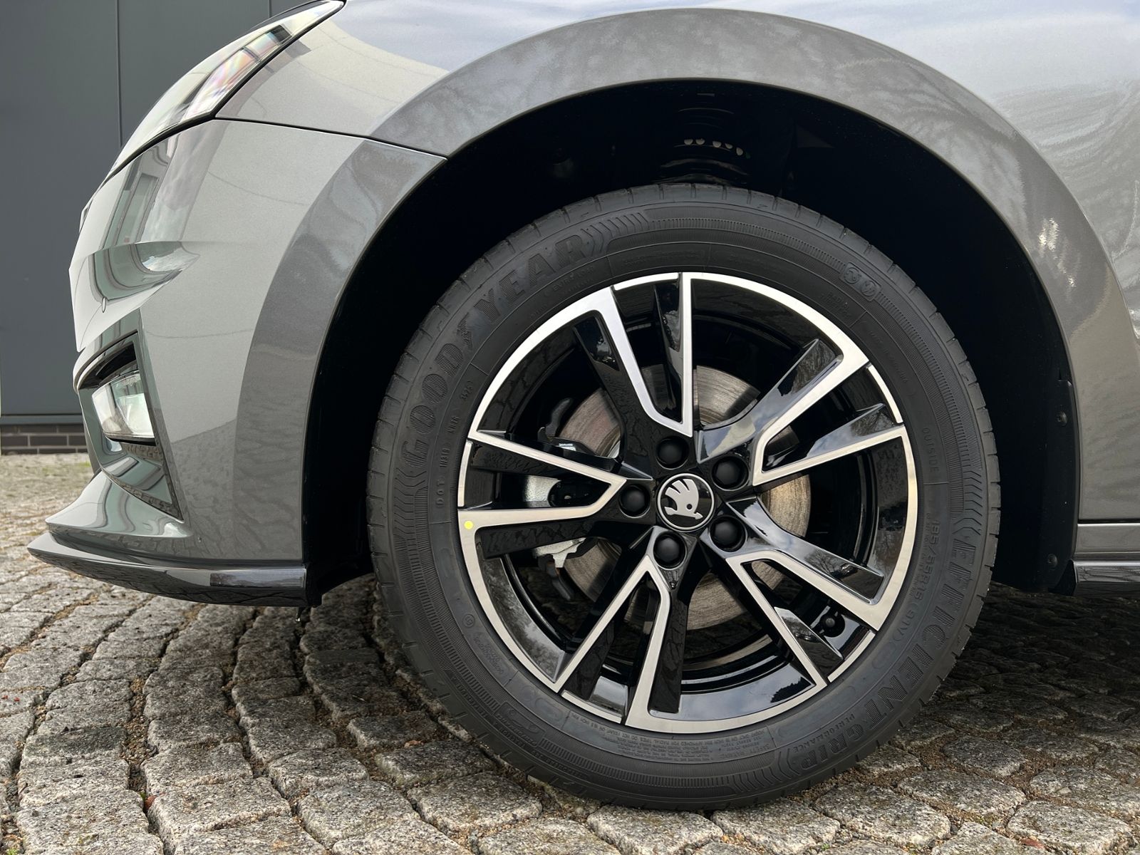 Fahrzeugabbildung SKODA Fabia Monte Carlo 1.0 TSI DSG *LED, ACC, SmartLi