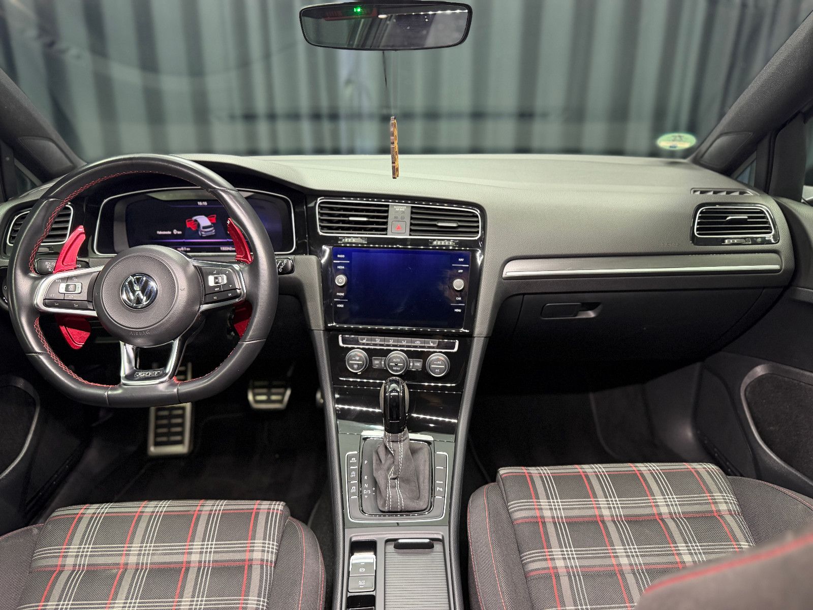 Fahrzeugabbildung Volkswagen Golf VII GTI Performance |APR|DSG|LED|MAXTON