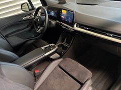 Fahrzeugabbildung BMW 218i Active Tourer M Sport-AHK/Pano/HeadUp/eSitz