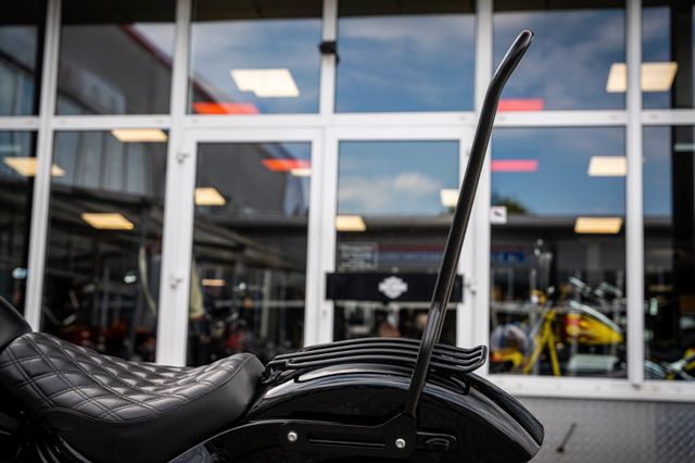 Fahrzeugabbildung Harley-Davidson FXBBS STREET BOB SOFTAIL - SCHWARZ MATT- 1.HAND