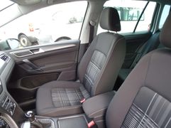 Fahrzeugabbildung Volkswagen Golf Sportsvan Lounge BMT/Start-Stopp *AHK / NAV